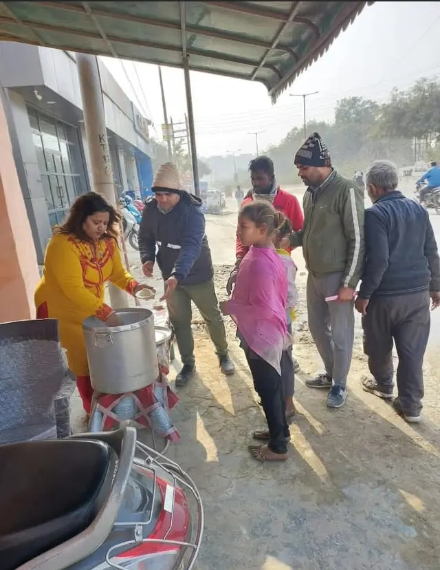 Serving hot food to people by the roadside