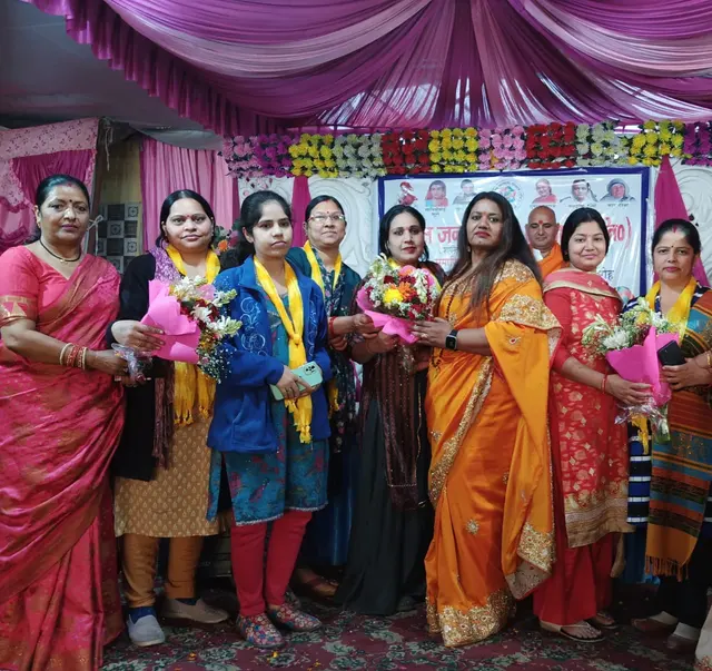 Women honoured with bouquets and stoles
