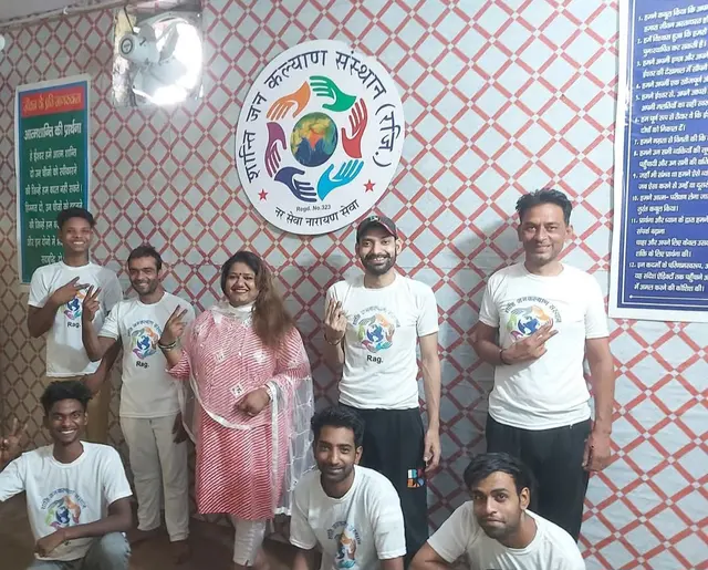 Volunteers in Sansthan T-shirts at our office
